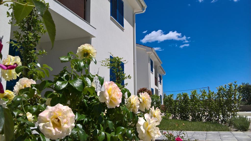 Wabi Sabi Resort & Apartments Brzac Екстериор снимка